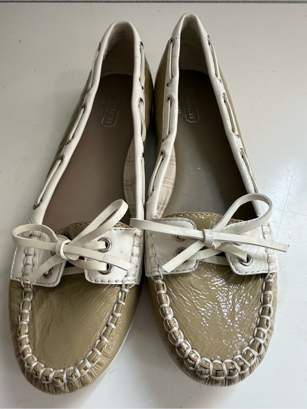 Coach Percy moccasins size 6 Two-Tone Cream & Tan Patent Leather Bow Moccasins